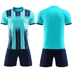 Ensemble maillot et short de football bleu à imprimé géométrique 100 % polyester, anti-humidité, col rond, manches courtes, coupe athlétique - Product Image 3