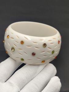 กำไลข้อมือเรซิ่นทำมือ - กำไลเรซิ่นแกะสลักสไตล์โบฮีเมียน - Product Image 2