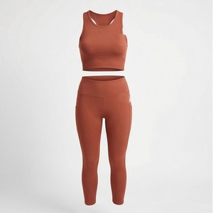 Ensemble de yoga pour femmes, design élégant, vêtements de sport pour femmes, vêtements de sport pour la salle de sport, vêtements de fitness, vêtements de sport athlétiques, vêtements d'entraînement, vêtements d'exercice - Product Image 1