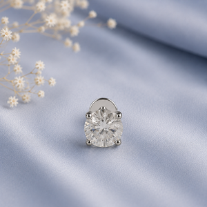 Boucles d'oreilles clous solitaires en or blanc 18 carats avec diamant rond pour femme, classiques, poli miroir, pour mariage, soirée, usage quotidien, cadeau, bijoux - Product Image 1