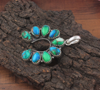 SHREE JAIPUR SILVER Vente en gros Pendentif en argent sterling 925 plaqué argent vintage, style Naja, en forme de fer à cheval, avec turquoise paon naturelle
