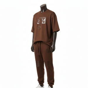 Ensemble t-shirt et pantalon homme en molleton de coton premium 300 GSM marron avec empiècements de logo en caoutchouc embossé - Product Image 4