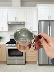 Mug en cuivre martelé finition miroir, idéal pour la maison, la salle à manger, la consommation d'eau saine, le bien-être et la détoxification. - Product Image 4