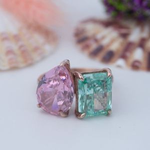 Bague unisexe de luxe en argent 925 plaqué or 14 carats avec deux pierres, émeraude taille poire, pour anniversaire et mariage - Product Image 1