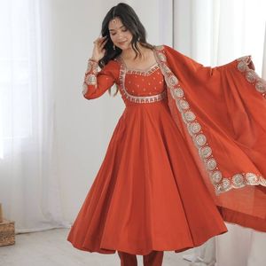 Nuevo traje de imitación de Georgette Plazzo de lanzamiento personalizado de alta calidad con trabajo de secuencia y bordado a la venta - Product Image 2