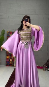 Robe traditionnelle afghane Kuchi pour femmes, robe décontractée en satin de soie violet, manches cloche, broderie dorée élégante, robe longue maxi - Product Image 2