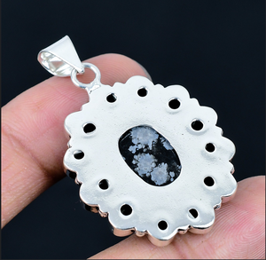 Pendentif fleur en obsidienne flocon de neige naturelle, collier floral, bijoux pour femmes, bijoux faits à la main, pendentif en argent - Product Image 3