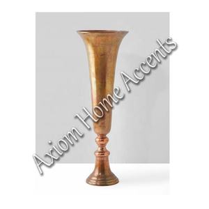 Jarrón de cobre con estilo moderno de Axiom Home Accents Decoración elegante de mesa y estante con vidrio y metal de lujo para oficina - Product Image 1