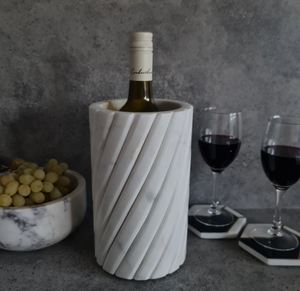 Enfriador de Botellas Decorativo de Mármol Hecho a Mano y Ecológico para Mantener Bebidas Frías, Ideal para Fiestas - Product Image 1