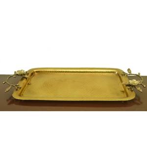 Bandeja de servicio de latón en tonos cálidos con logotipo personalizable al por mayor, que agrega un toque real a las mesas de comedor. - Product Image 3