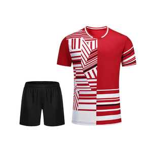 Uniforme de tennis classique pour hommes, couleur personnalisée, avec chemise à manches courtes et short élastique, logo personnalisé, polyester respirant - Product Image 1
