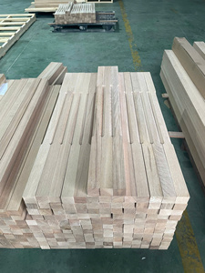 Balustres, piquets et meneaux modernes en peuplier blanc apprêté pour escaliers et balcons d'hôtels, villas et appartements - Product Image 3