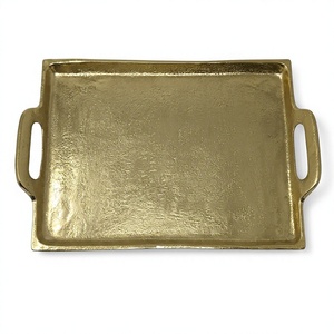 Corbeille à fruits de luxe dorée sur piédestal - Plateau décoratif en métal festonné et côtelé pour événements de mariage et décoration intérieure haut de gamme - Product Image 5