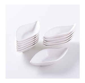 Cuencos para Salsas con Forma de Hoja Curva Estilo Nórdico, Reutilizables, Pequeños, de Cerámica Blanca, para Servir Condimentos en Cenas y Fiestas de Tapas - Product Image 3