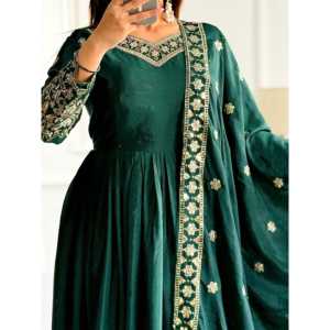 Designer Pent et Dupatta Set Robe de mariée modeste pour les fêtes et les occasions spéciales - Product Image 3