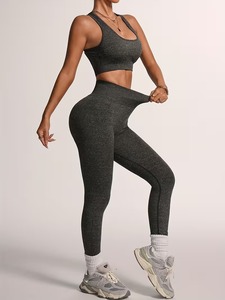 Conjunto Deportivo de 2 Piezas sin Costuras con Textura Geométrica: Top Corto y Leggings de Entrenamiento con Control de Abdomen - Product Image 4
