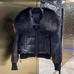 <b>Women's</b> <b>Black</b> Short Puffer Jacket <b>Winter</b> Thick Zipper <b>Coat</b> With Large Fox Fur Collar - Product Image 1