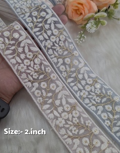 Encaje Bordado Floral en Tonos Pastel Claros de 2 Pulgadas, Borde Decorativo Bordado para Prendas, Manualidades y Decoración - Product Image 2