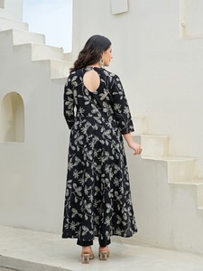 Conjunto de pantalón y kurta Anarkali negro de alta calidad para mujer con dupatta, para uso casual, de oficina o diario, disponible a buen precio. - Product Image 2