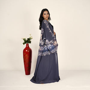 Abaya de prière numérique imprimée sans poids, en tissu fluide et doux, coupe ample, longueur ras du sol, manches kimono décontractées, style ouvert sur le devant - Product Image 2