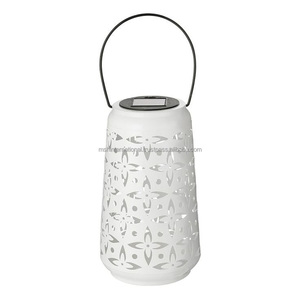 Lanterne en métal jaune avec motif découpé, porte-bougie décoratif portable pour extérieur, pour la décoration de la maison - Product Image 4