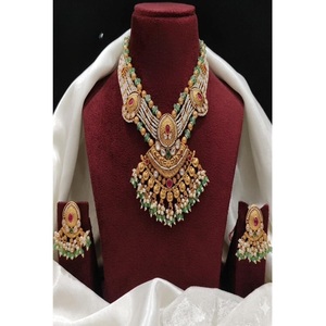 Ensemble collier et boucles d'oreilles en moissanite plaqué or de qualité supérieure, style Rajwadhi, pour fiançailles, mariage et occasions spéciales - Product Image 2