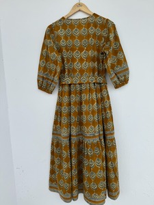 Robe longue en coton à motif cachemire moutarde pour femme, col en V, manches 3/4, vente en gros pour boutiques - Product Image 2