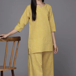 Vente flash : haut kurta tendance pour femmes, vêtements féminins, style estival, coupe ajustée, parfait pour les occasions décontractées, basique mais de haute qualité - Product Image 1