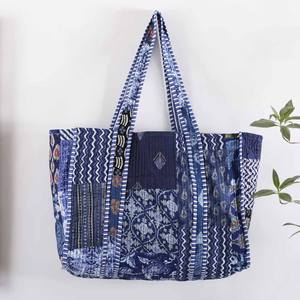 Sac fourre-tout matelassé en coton indigo, patchwork imprimé à la main, grand sac à bandoulière pour le voyage et le shopping, vente en gros - Product Image 1