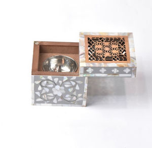 เตาเผากำยานลายเปลือกหอยแบบตะแกรง ดีไซน์ศาสนาอิสลาม พร้อมเตาเผากำยานลายดอกไม้และวัสดุ MOP - Product Image 1