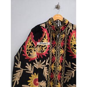 Chaqueta Suzani de terciopelo negro, chaqueta con bordado floral, abrigo hecho a mano, chaqueta unisex de invierno, chaqueta boho chic, chaqueta informal para mujer - Product Image 2