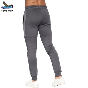 Survêtement personnalisé pour homme, ensemble de jogging respirant et léger pour la course et l'entraînement, fabriqué par le fabricant - Product Image 5