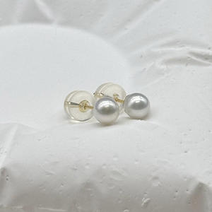 Boucles d'oreilles à clous en perles rondes naturelles assorties à des bijoux en or 18 carats et en argent 925 - Product Image 2