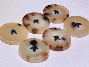Boutons en corne de buffle naturelle finis, accessoires vestimentaires naturels de haute qualité pour chemises et vestes - Product Image 6