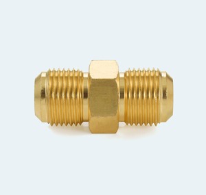 Conector de latón Blizz de 3/8 pulgadas con unión abocardada, 5/8 18 SAE, 45 grados, 1000 PSI, junta de presión para líneas de refrigerante y tuberías de combustible/gas - Product Image 4