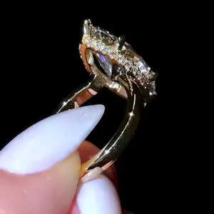 Anillo de Compromiso con Diamante Cultivado en Laboratorio, Corte Marquesa, 3.00Ct, E VVS2, Oro Amarillo de 14K, Certificado IGI - Product Image 2