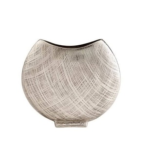 Hot Selling Modern Design Handmade Metal Oval Shape Hammered Silver Finished Tabletop Flower Vase for Wedding Decor - Product Image 1