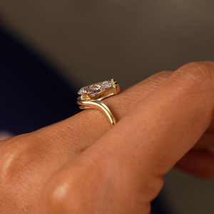 Bague de fiançailles en diamant de laboratoire de 1 carat, taille poire, avec halo caché, en or massif 14 carats - Product Image 2