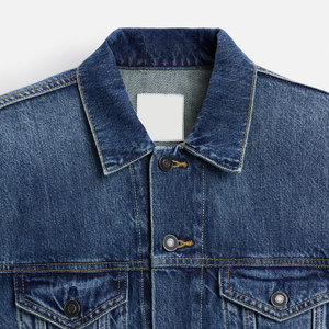 Chaqueta de mezclilla de lavado claro para hombre con acabado suave y corte clásico, perfecta para primavera y otoño. - Product Image 6