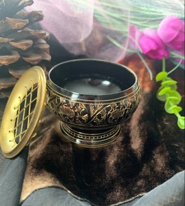 Brûleur d'encens en laiton gravé avec grille supérieure |   Brûleur de Dhoop Loban |   Porte-parfum d'ambiance décoratif pour la maison - Product Image 4