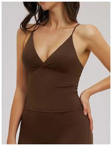 Ensemble d'entraînement 2 pièces personnalisé pour femmes, vente en gros : Legging de yoga taille haute effet push-up et débardeur de sport dos nageur assorti - Product Image 4