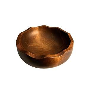 Bol de service artisanal en bois de manguier massif, finition naturelle, décoratif avec rainures cannelées, pour fruits et salades, idéal pour la cuisine moderne. - Product Image 1