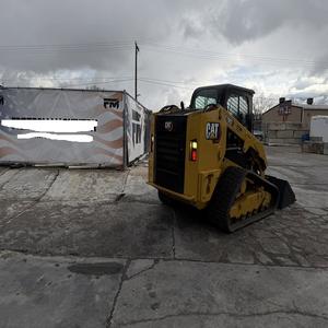 Chargeuse compacte professionnelle Cat 279D3 conçue pour les entrepreneurs, les opérations agricoles, les équipes de paysagisme et les entreprises de construction - Product Image 2