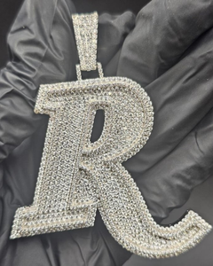 Colgante de Lujo Personalizado con Iniciales/Letras de Moissanita VVS Totalmente Cubierta de Piedras, Certificado, Estilo Hip Hop, Plata 925, Regalo para Raperos - Product Image 1