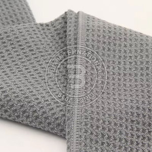 Toalla de golf tipo waffle de calidad premium con doble costura para máxima fiabilidad en el campo, en venta. - Product Image 5