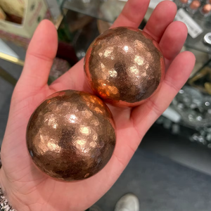 Sphère en cuivre pur, boule en cuivre décorative, boule en cuivre martelé, orb en cuivre, sphère en métal cuivre, boule décorative en cuivre - Product Image 1