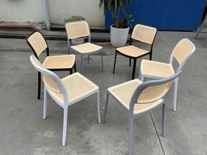 Silla de Plástico Imitación Ratán sin Brazos con Diseño Resistente a la Intemperie para Uso Comercial en Interiores y Exteriores - Product Image 5
