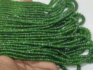 Cuentas facetadas de diopsido cromado natural de 3-4 mm, vendidas por hebra de 8 pulgadas de largo - Product Image 3