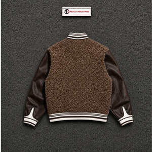 Chaqueta Varsity Premium Marrón para Hombre, Chaqueta Varsity Moderna con Estampado, Mangas de Cuero PU, Cuello Camisero Informal - Product Image 6