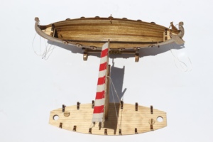 Modèle de voilier en bois fait main VIKING, objet de collection, décoration artistique, sur pied, forme personnalisée, thème océan, présentoir de table - Product Image 3